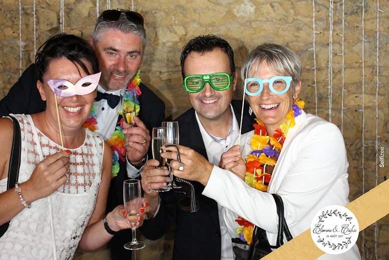 Photobooth de mariage avec des accessoires