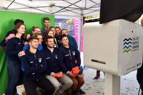 L’agglo fête ses étudiants avec un photobooth à Saint-Brieuc