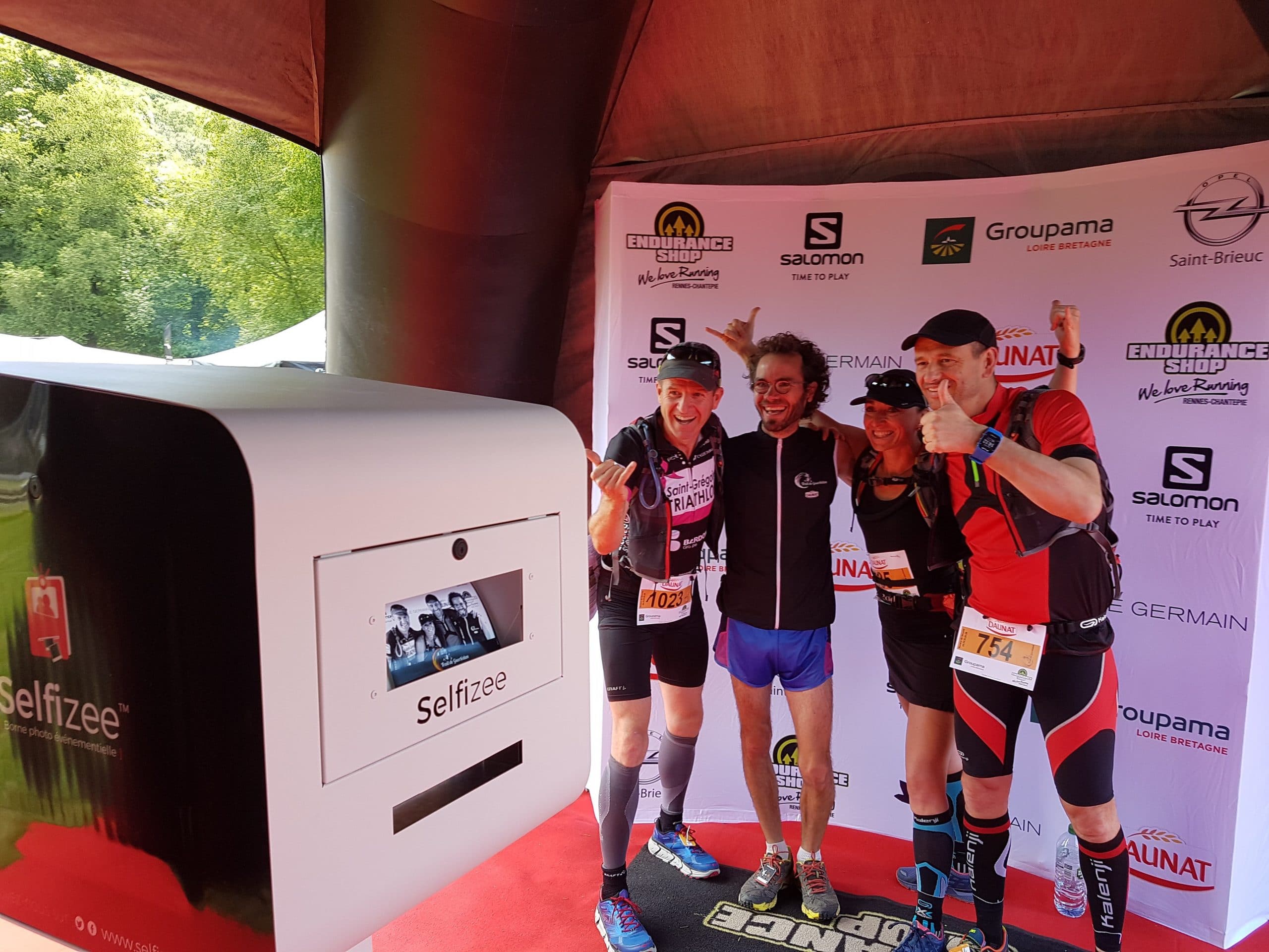 Photocall et photobooth en Côtes d'Armor pour des selfies des participants du trail de Guerlédan juin 2017 Bretagne