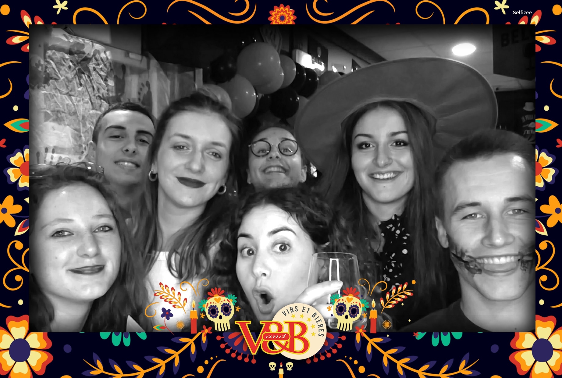 Borne selfie animation photo soirée Halloween au V and B Rochefort en 2019 - photobooth connecté avec imprimante à louer à Rochefort et en Charente Maritime