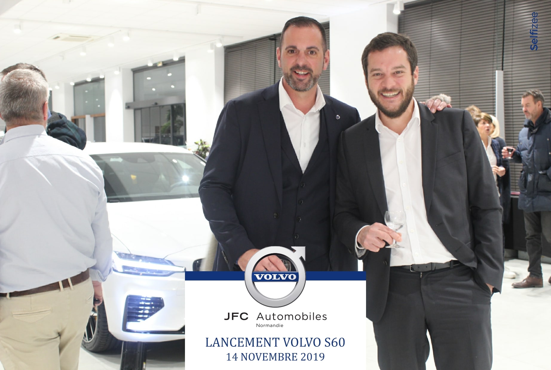 Borne photo pour animation lancement nouvelle voiture Volvo 2019 aux ventes VIP JFC Caen avec selfies des visiteurs et clients