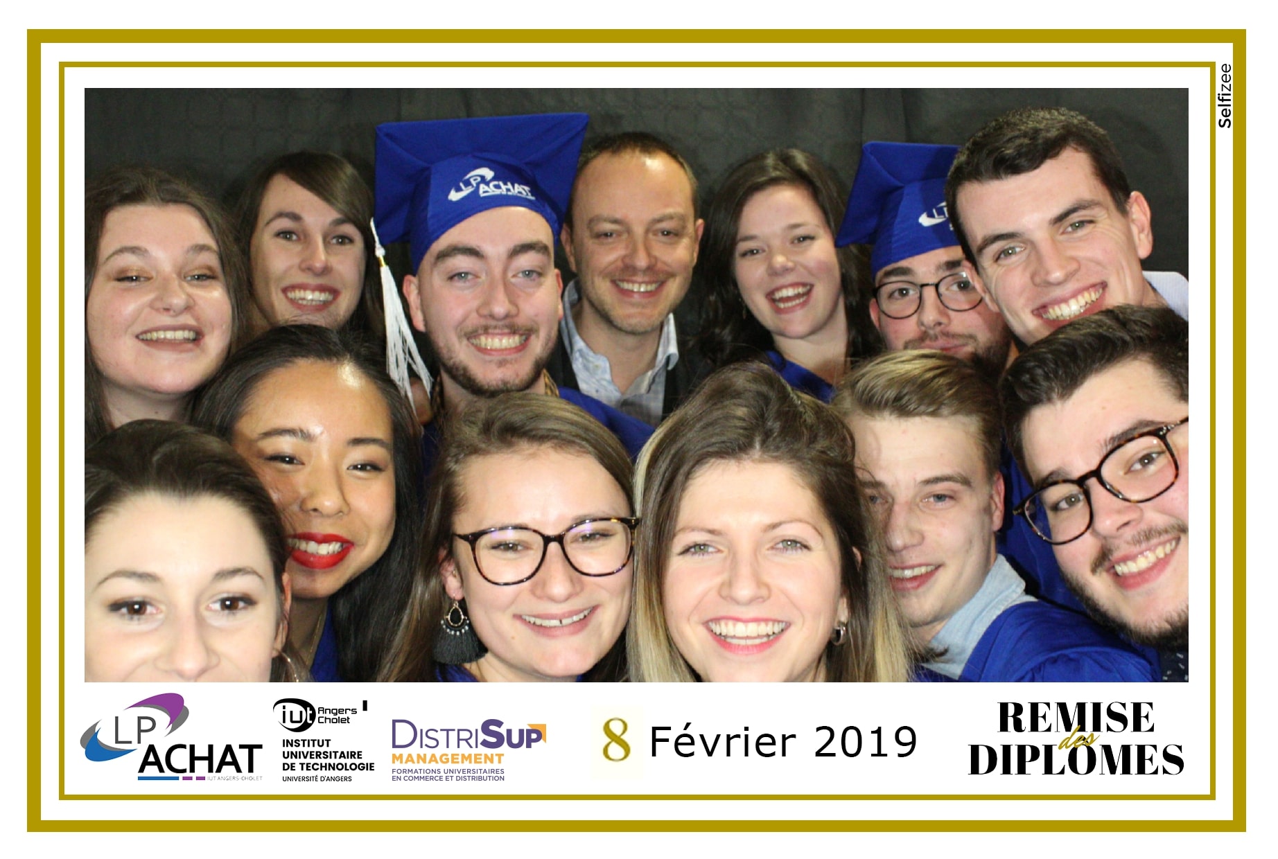 Selfie remise des diplômes IUT Angers 2019 animation photobooth connecté et impressions photos