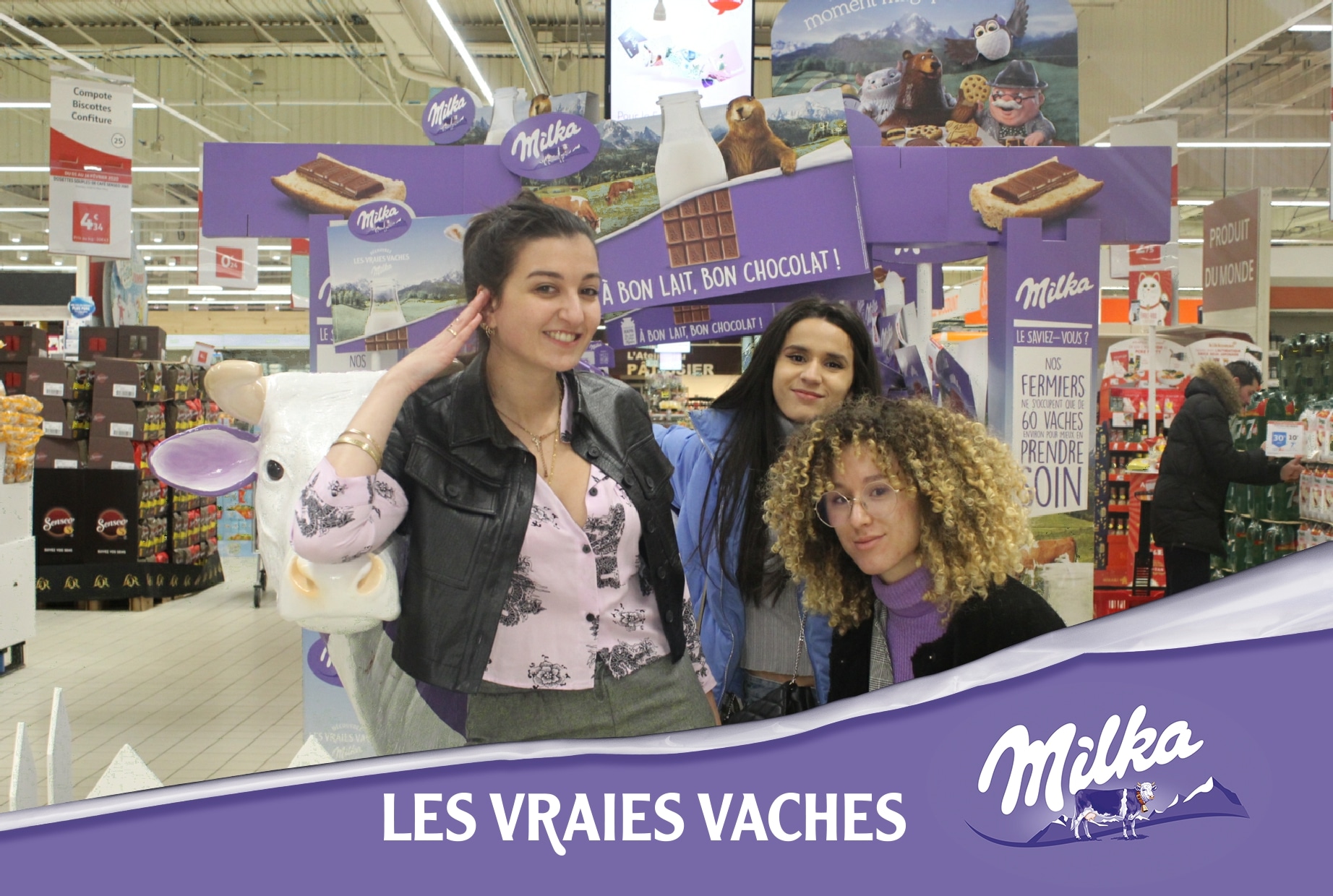 Animation selfie box pour lancement nouveaux produits Milka à l'hypermarché Auchan Le Havre avec photos personnalisées et imprimées pour les visiteurs