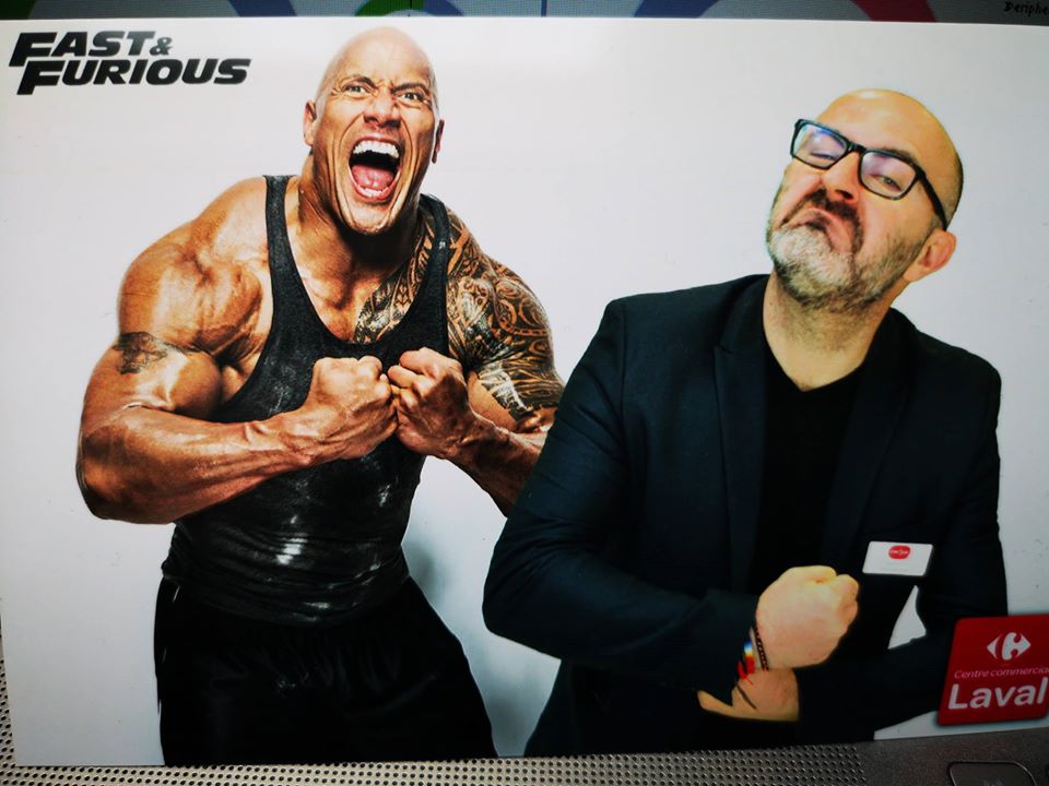 Selfie Fast and Furious à l'exposition des voitures des films au centre commercial Laval en avril 2019 - animation box photo et fond vert