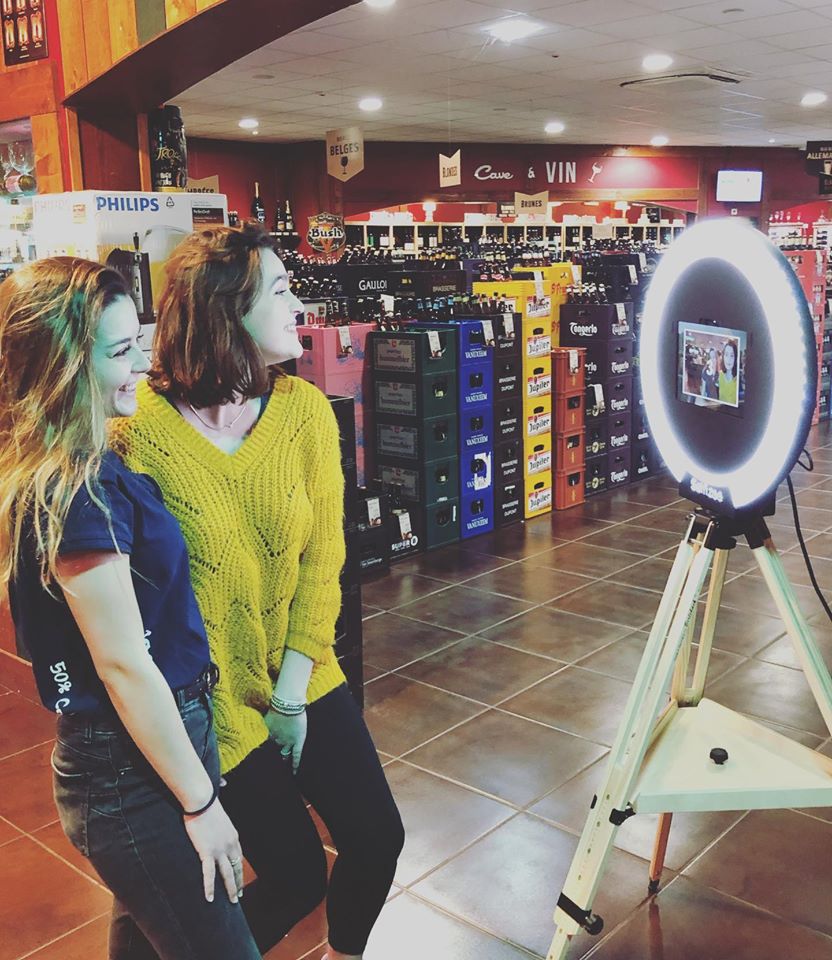 Borne photo Spherik au magasin V and B Merignac à côté de Bordeaux à louer pour animation fête