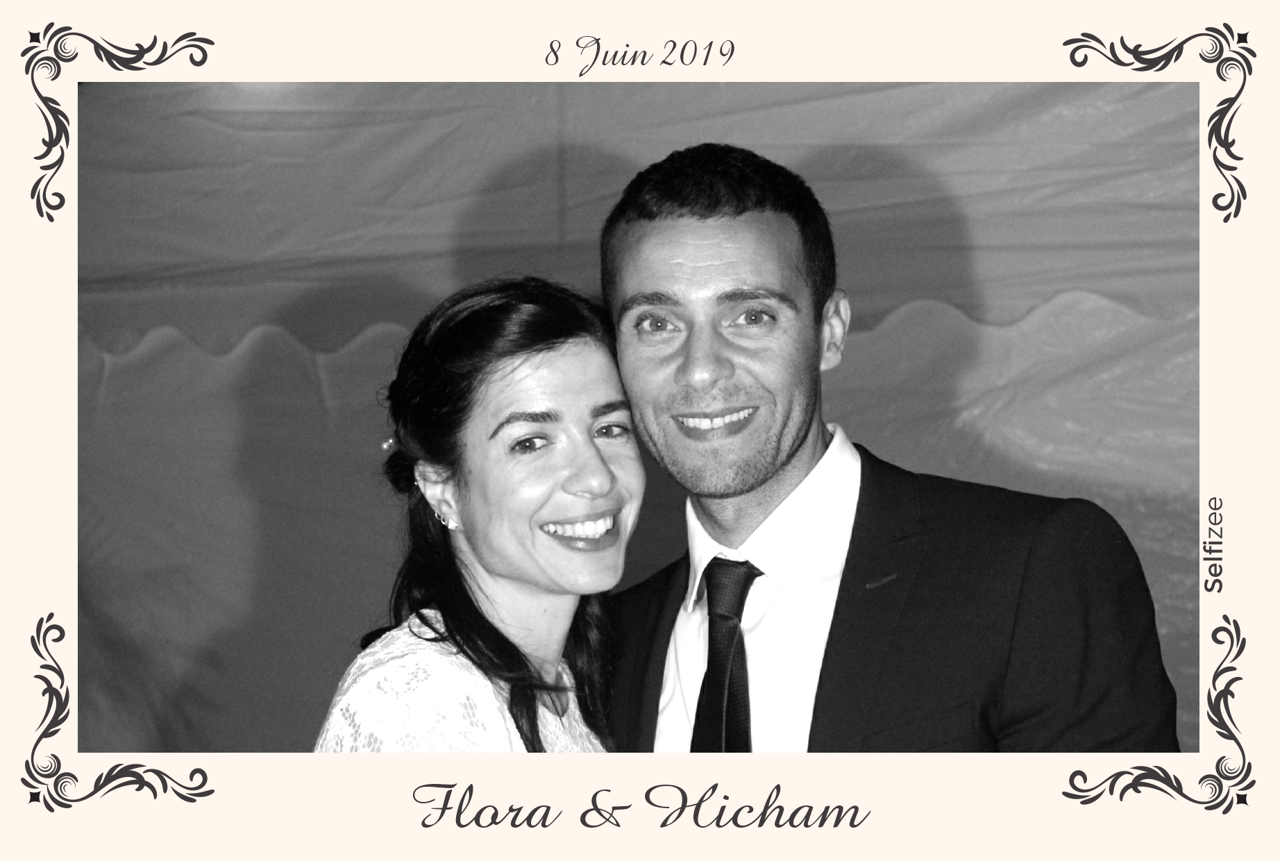 Photo personnalisée animation borne selfie mariage Versailles - photobooth / borne photo à louer mariage Versailles / Yvelines