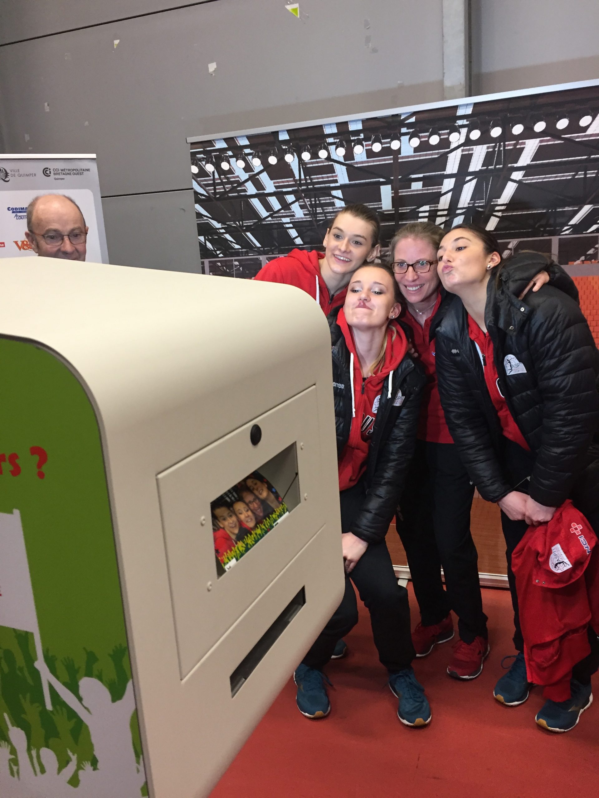 Animation selfie box Groupama pour photos match basket Landerneau près de Brest en 2018